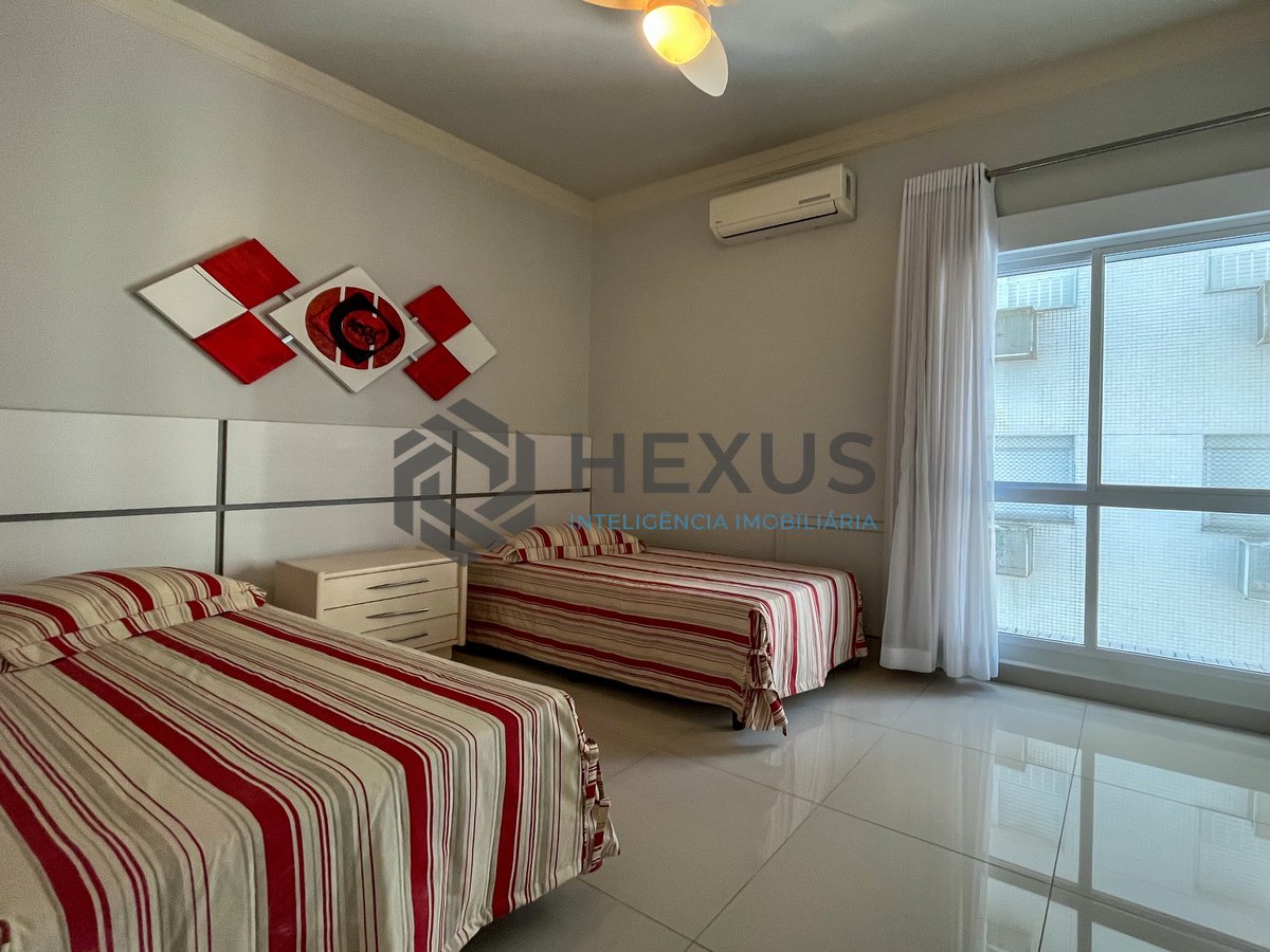 Foto 19 de Apartamento frente mar com varanda na Praia das Pitangueiras, Guaruja