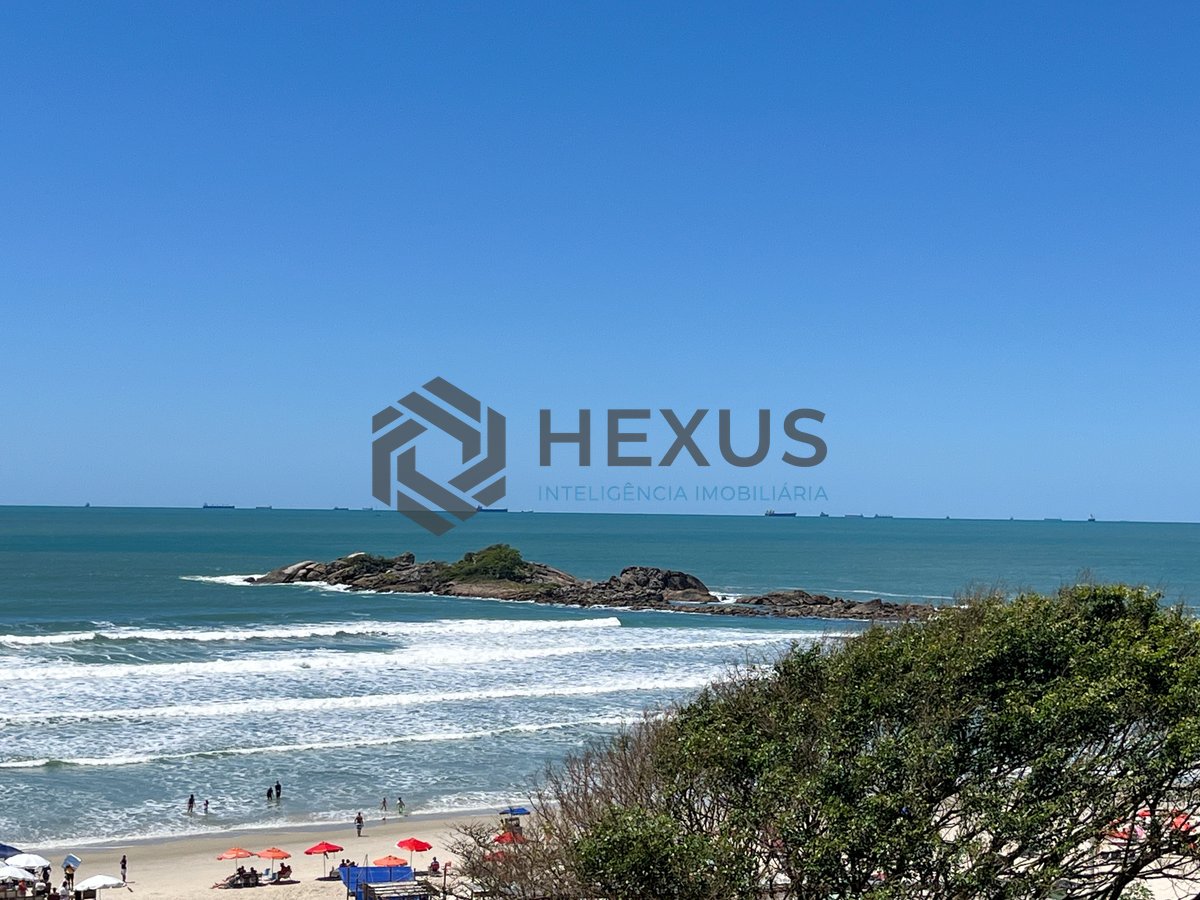 Foto 14 de Apartamento frente mar com varanda na Praia das Pitangueiras, Guaruja