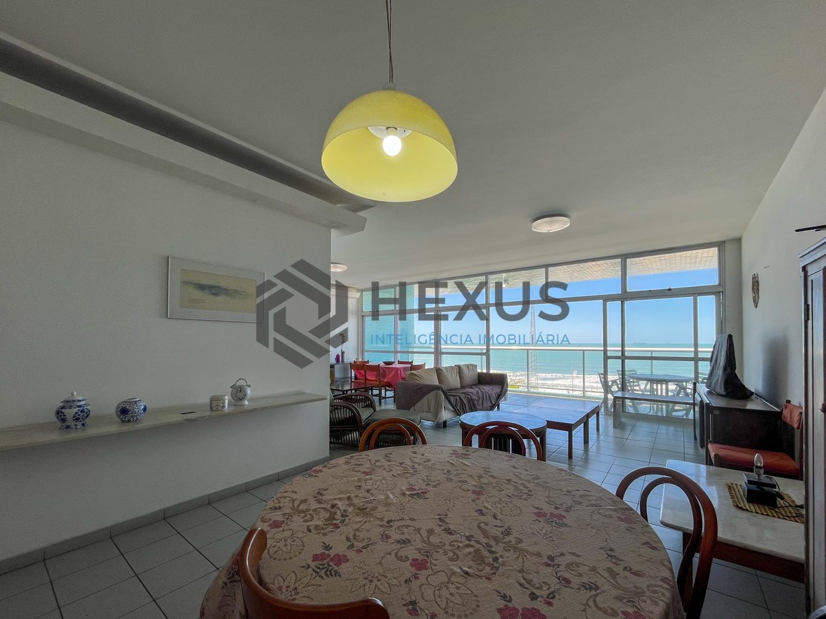 Foto 4 de Apartamento frente mar com varanda na Praia das Pitangueiras, Guaruja