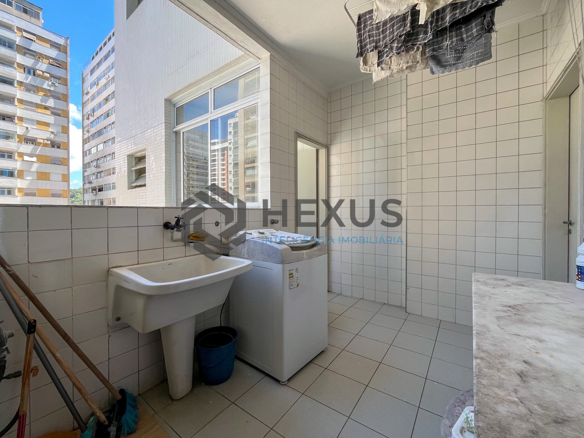 Foto 31 de Apartamento frente mar com varanda na Praia das Pitangueiras, Guaruja