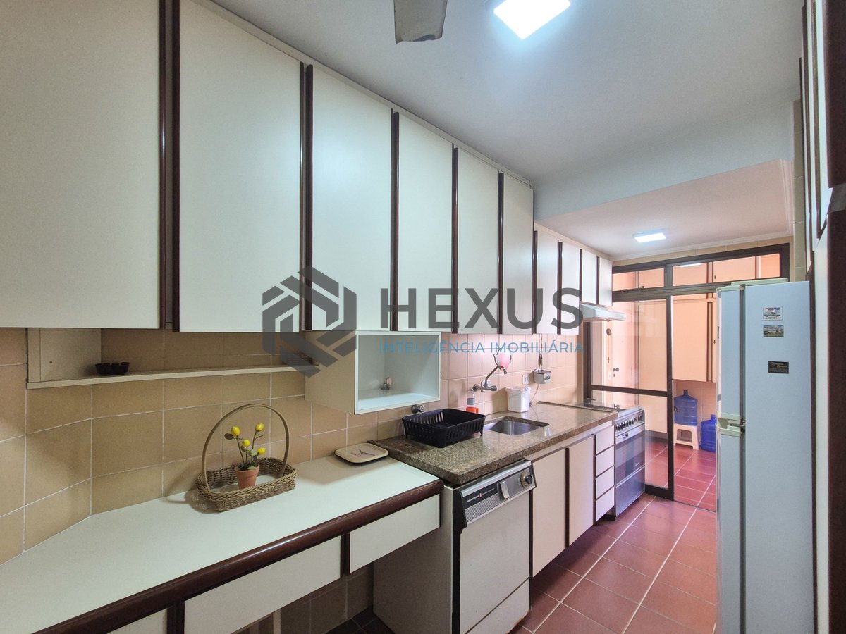 Foto 21 de Apartamento com varanda e lazer na Praia das Pitangueiras, Guaruja
