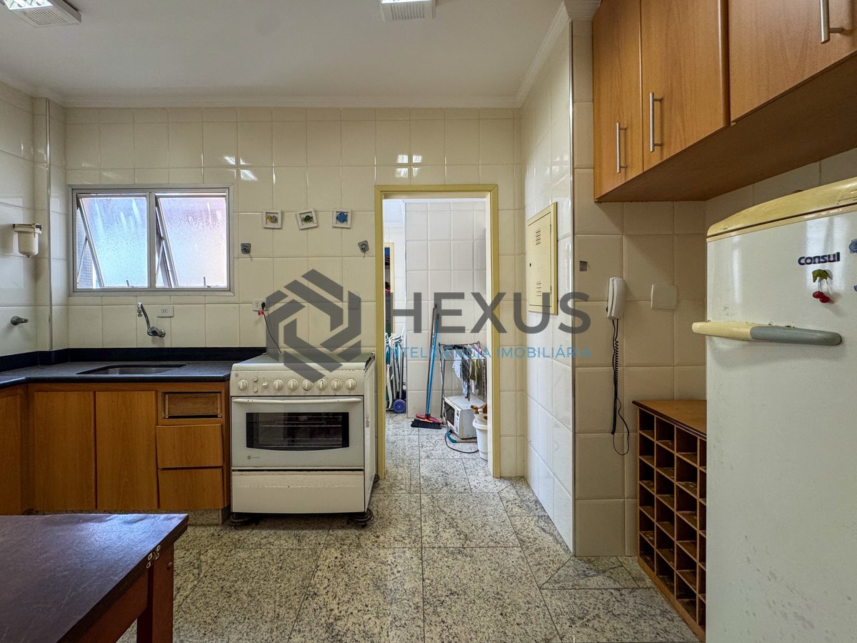 Foto 20 de Apartamento com varanda e lazer na Praia das Pitangueiras, Guaruja