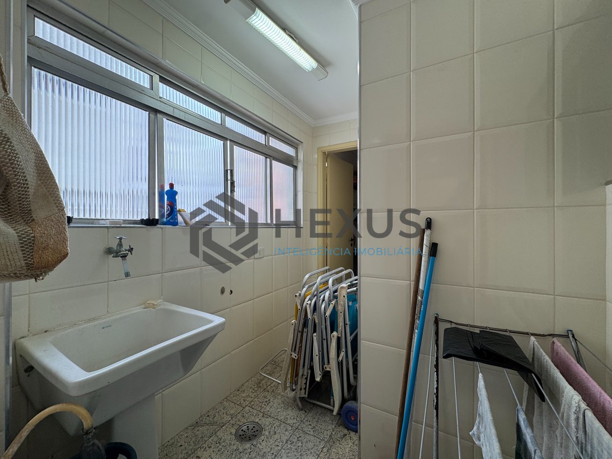 Foto 23 de Apartamento com varanda e lazer na Praia das Pitangueiras, Guaruja