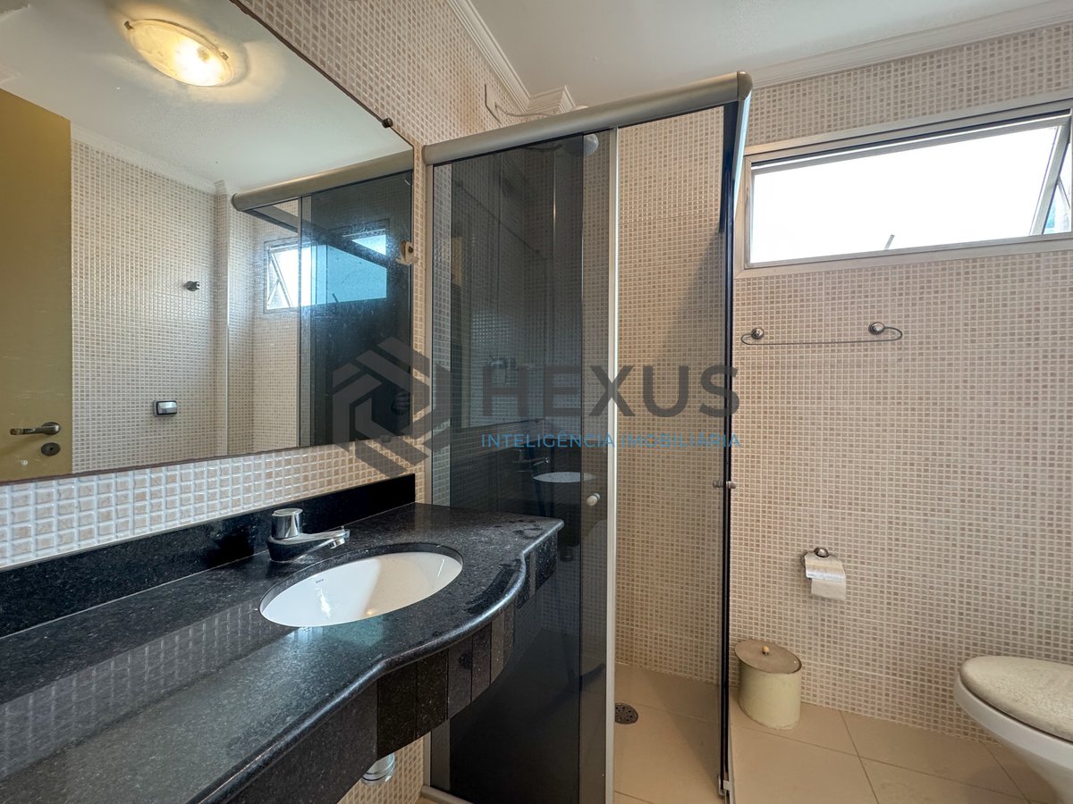 Foto 10 de Apartamento com varanda e lazer na Praia das Pitangueiras, Guaruja