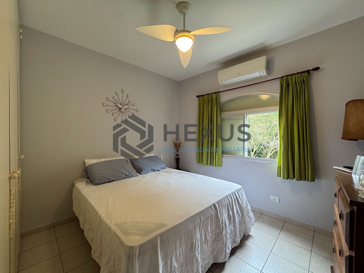 Foto 13 de Apartamento reformado com varanda na quadra mar da Praia das Pitangueiras, Guaruja