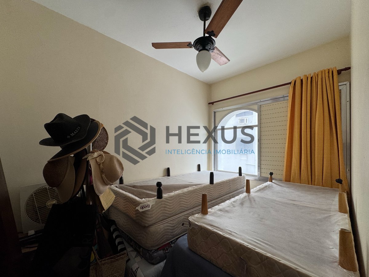 Foto 17 de Apartamento reformado com varanda na quadra mar da Praia das Pitangueiras, Guaruja