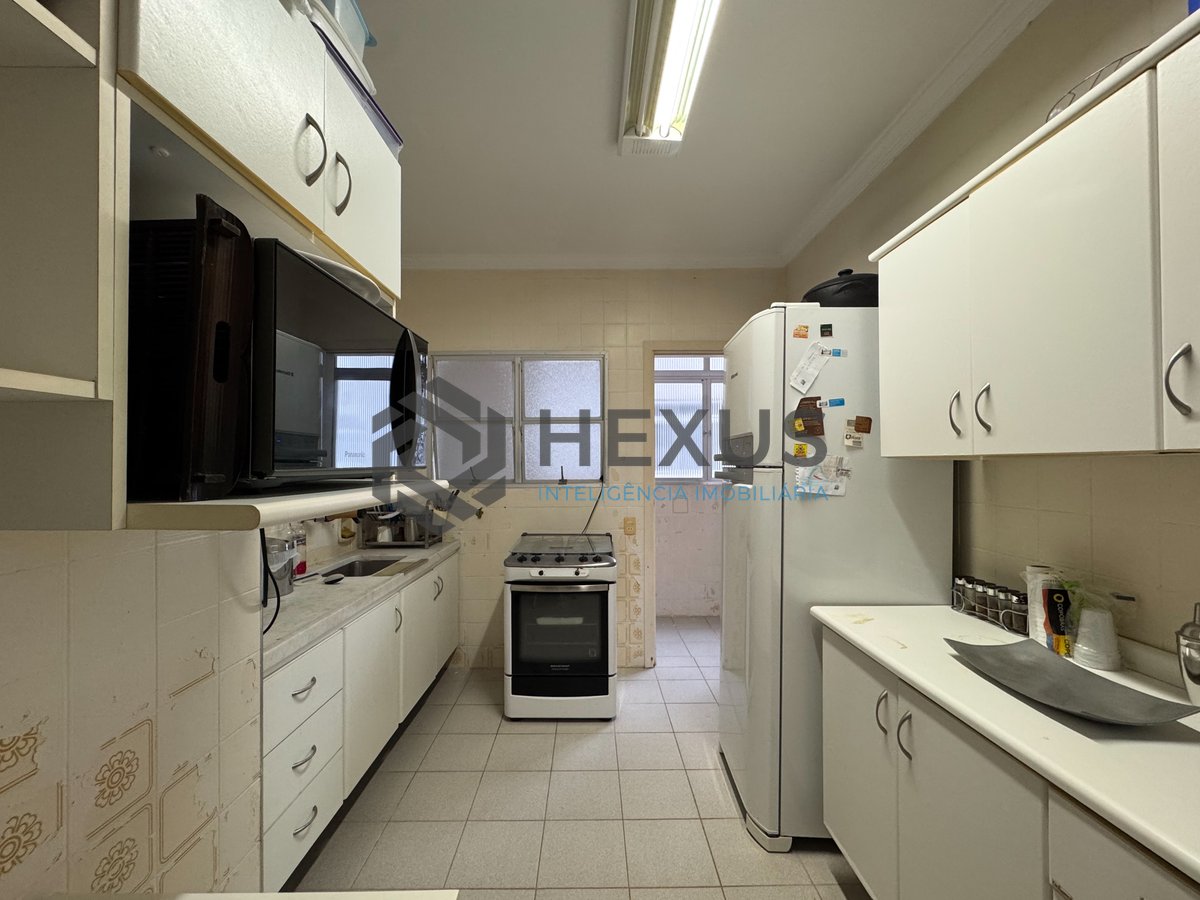 Foto 20 de Apartamento reformado com varanda na quadra mar da Praia das Pitangueiras, Guaruja