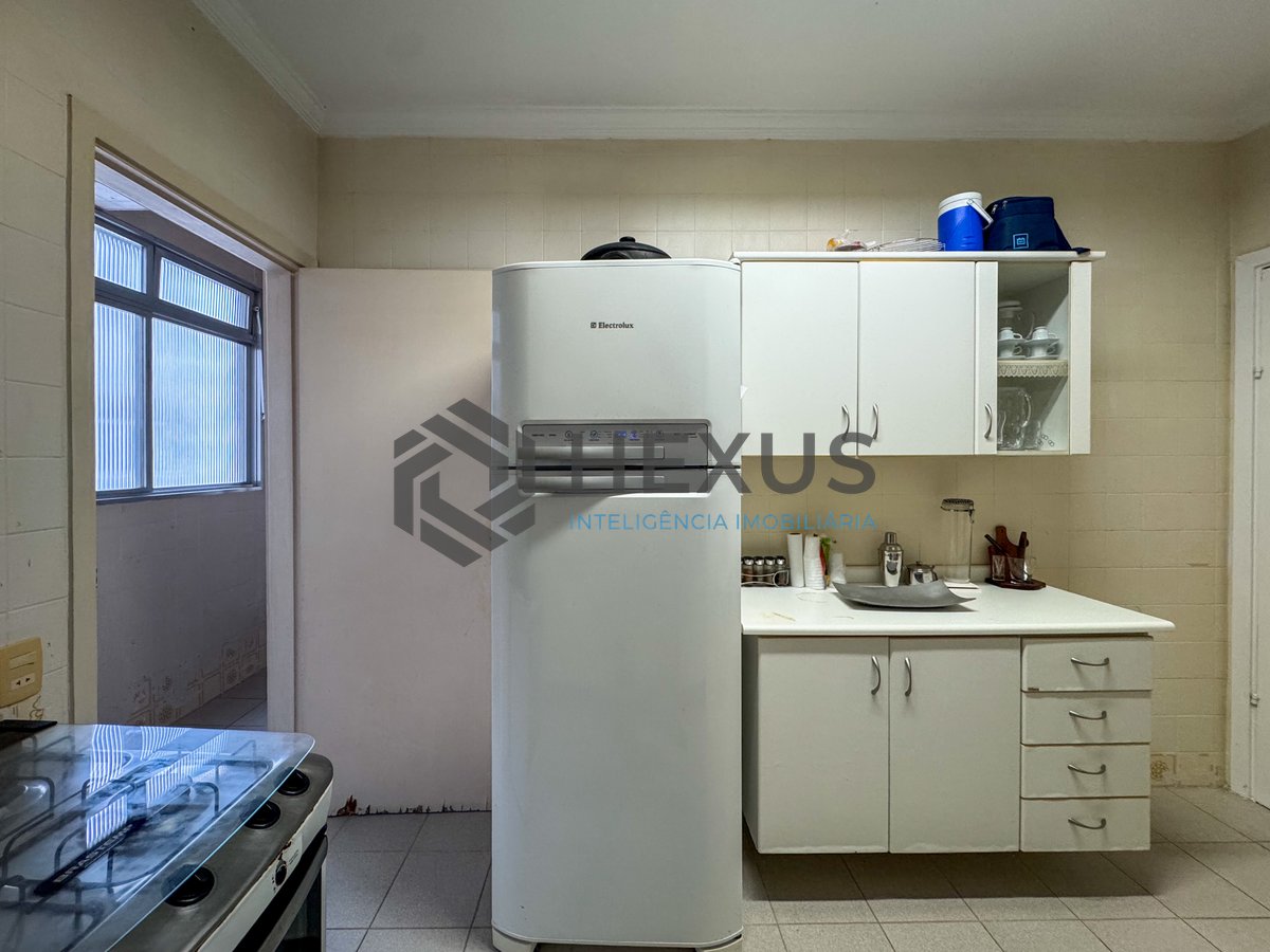 Foto 22 de Apartamento reformado com varanda na quadra mar da Praia das Pitangueiras, Guaruja