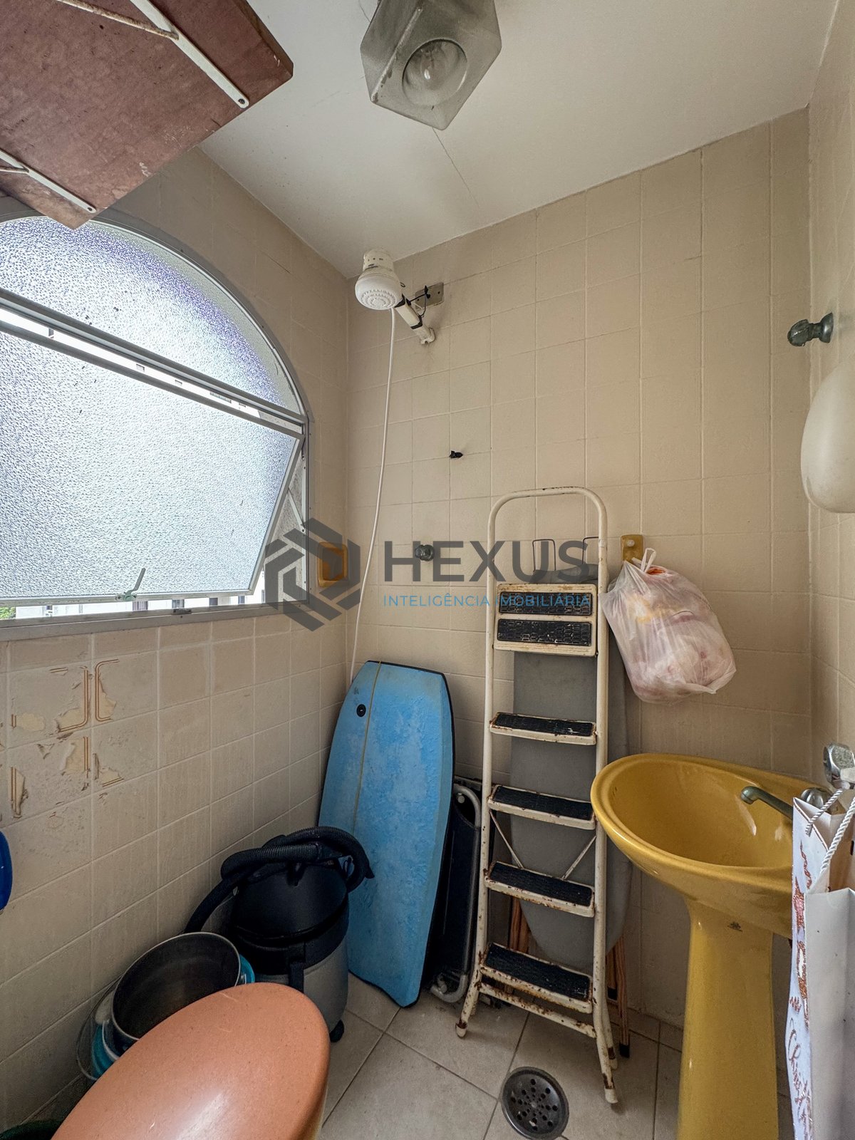 Foto 25 de Apartamento reformado com varanda na quadra mar da Praia das Pitangueiras, Guaruja