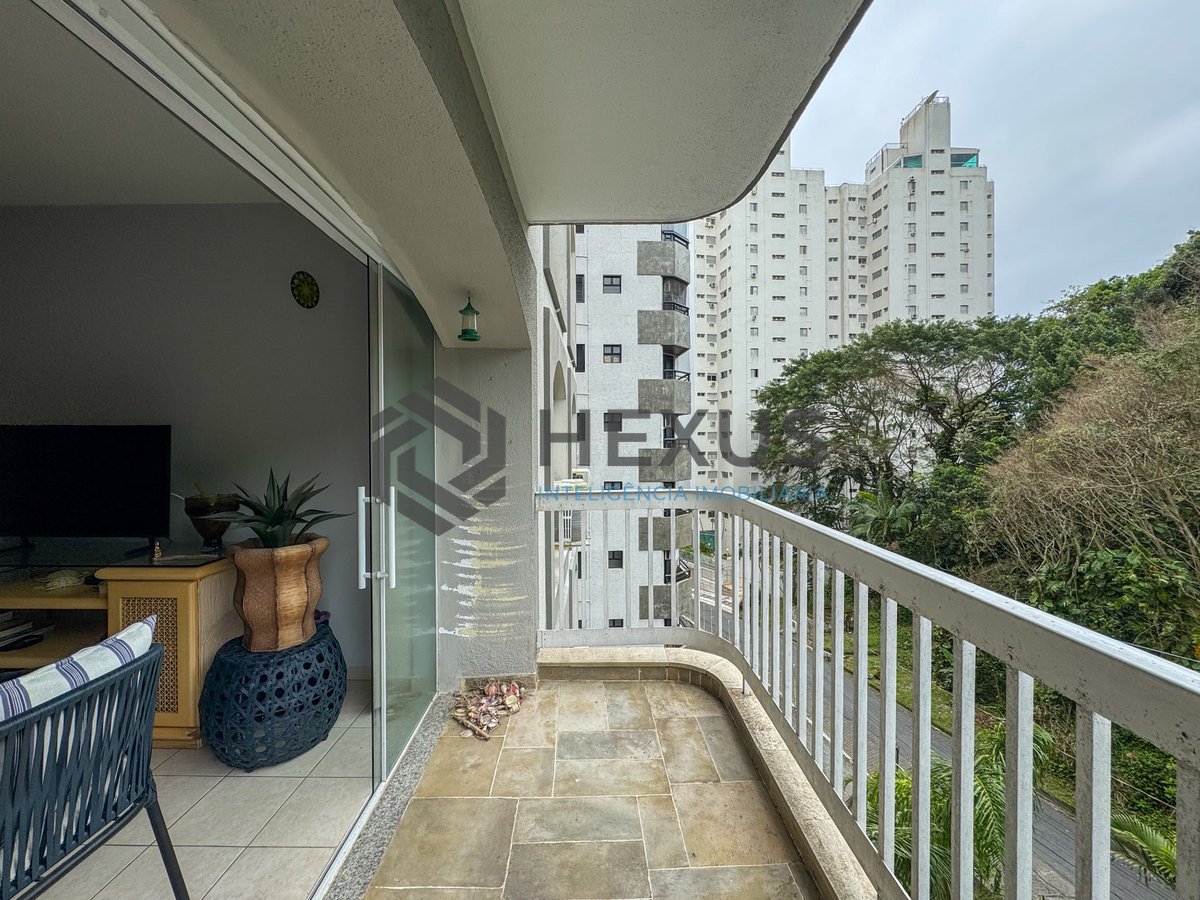 Foto 9 de Apartamento reformado com varanda na quadra mar da Praia das Pitangueiras, Guaruja