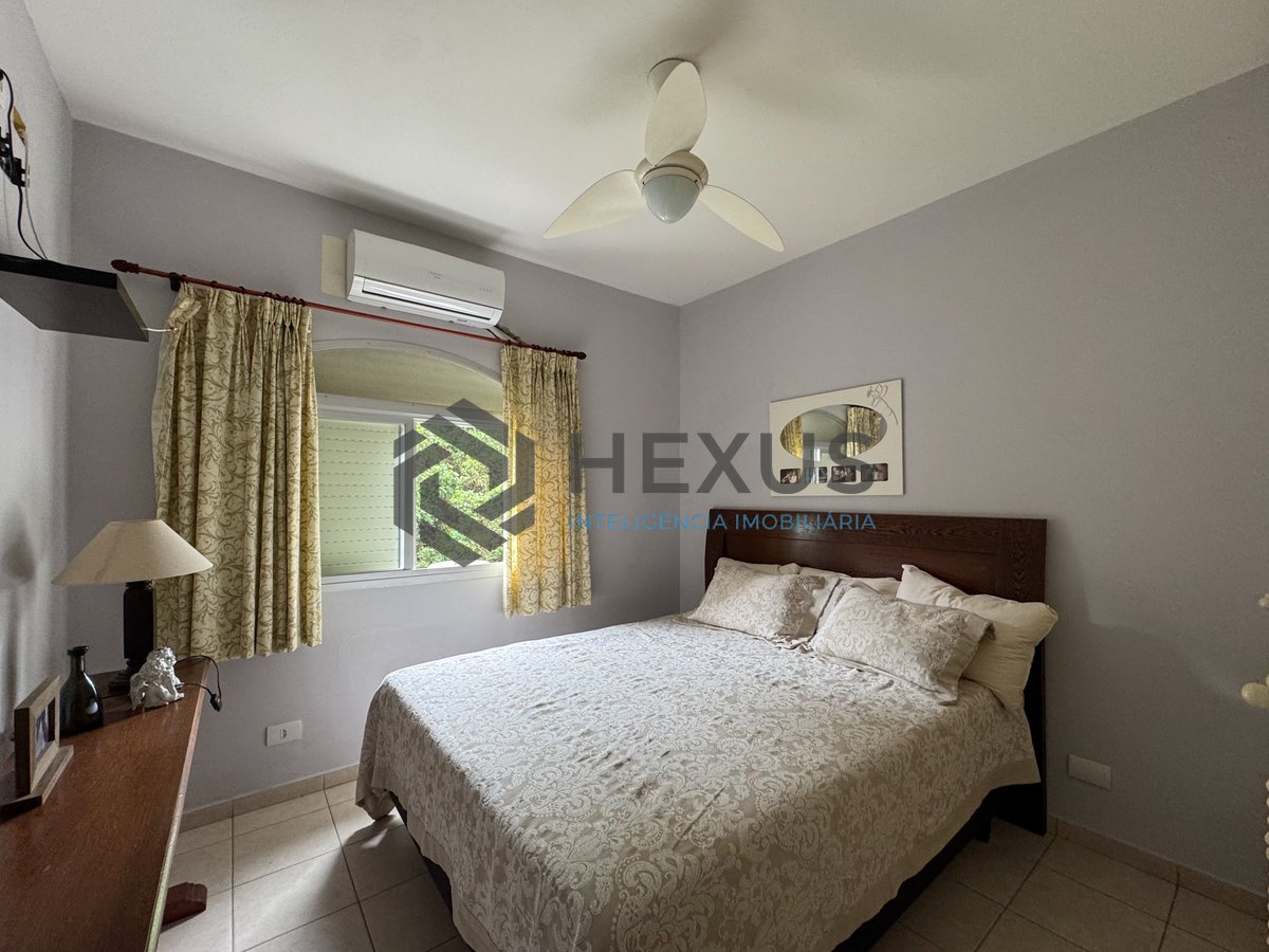 Foto 10 de Apartamento reformado com varanda na quadra mar da Praia das Pitangueiras, Guaruja