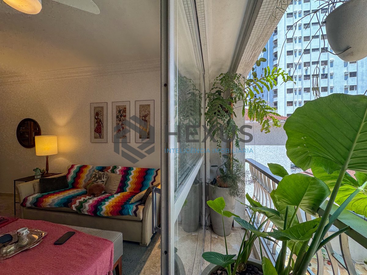 Foto 7 de Apartamento reformado com varanda na Praia das Pitangueiras, Guaruja