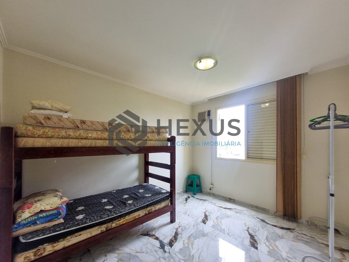 Foto 11 de Apartamento reformado com varanda e lazer na Praia da Enseada, Guaruja