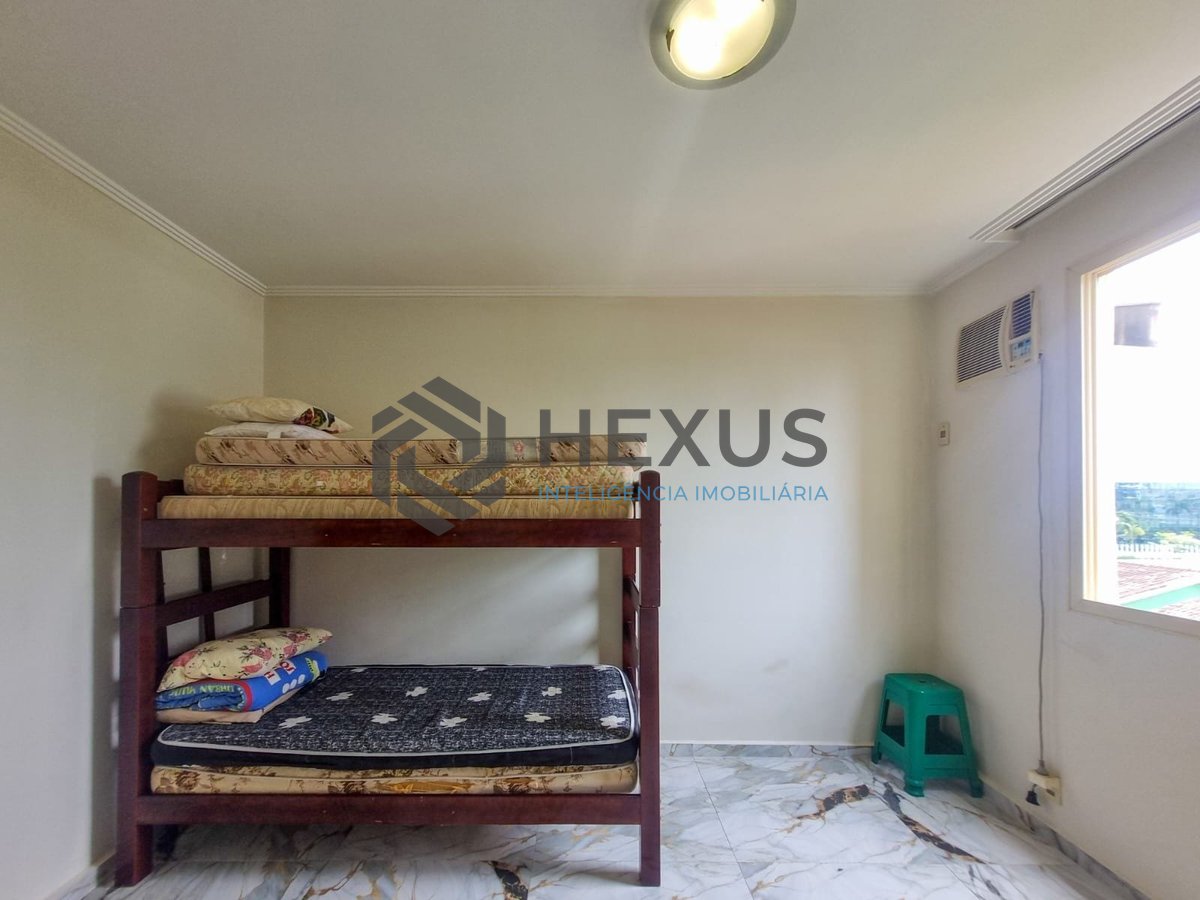 Foto 12 de Apartamento reformado com varanda e lazer na Praia da Enseada, Guaruja