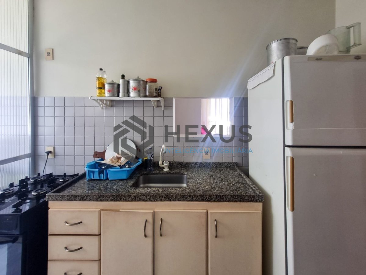 Foto 18 de Apartamento reformado com varanda e lazer na Praia da Enseada, Guaruja
