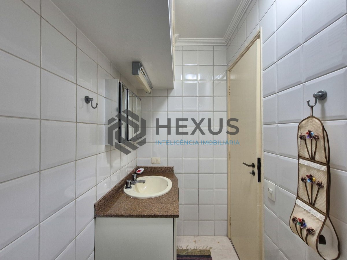 Foto 16 de Apartamento com varanda e lazer na Praia das Pitangueiras, Guaruja