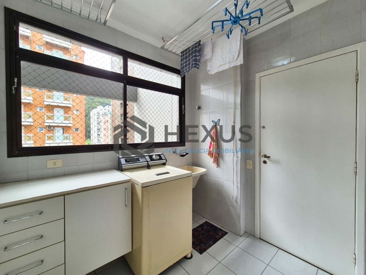 Foto 28 de Apartamento com varanda e lazer na Praia das Pitangueiras, Guaruja