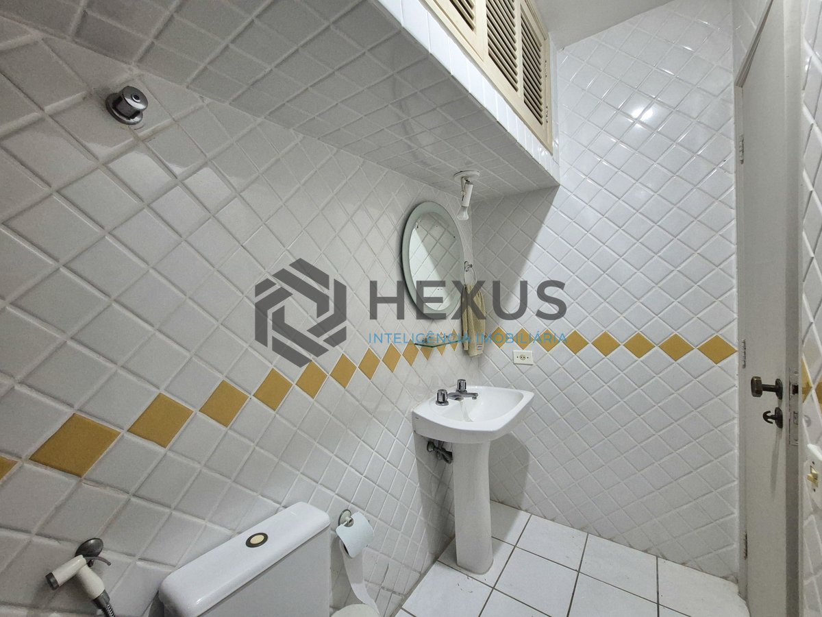 Foto 18 de Apartamento com varanda e lazer na Praia das Pitangueiras, Guaruja