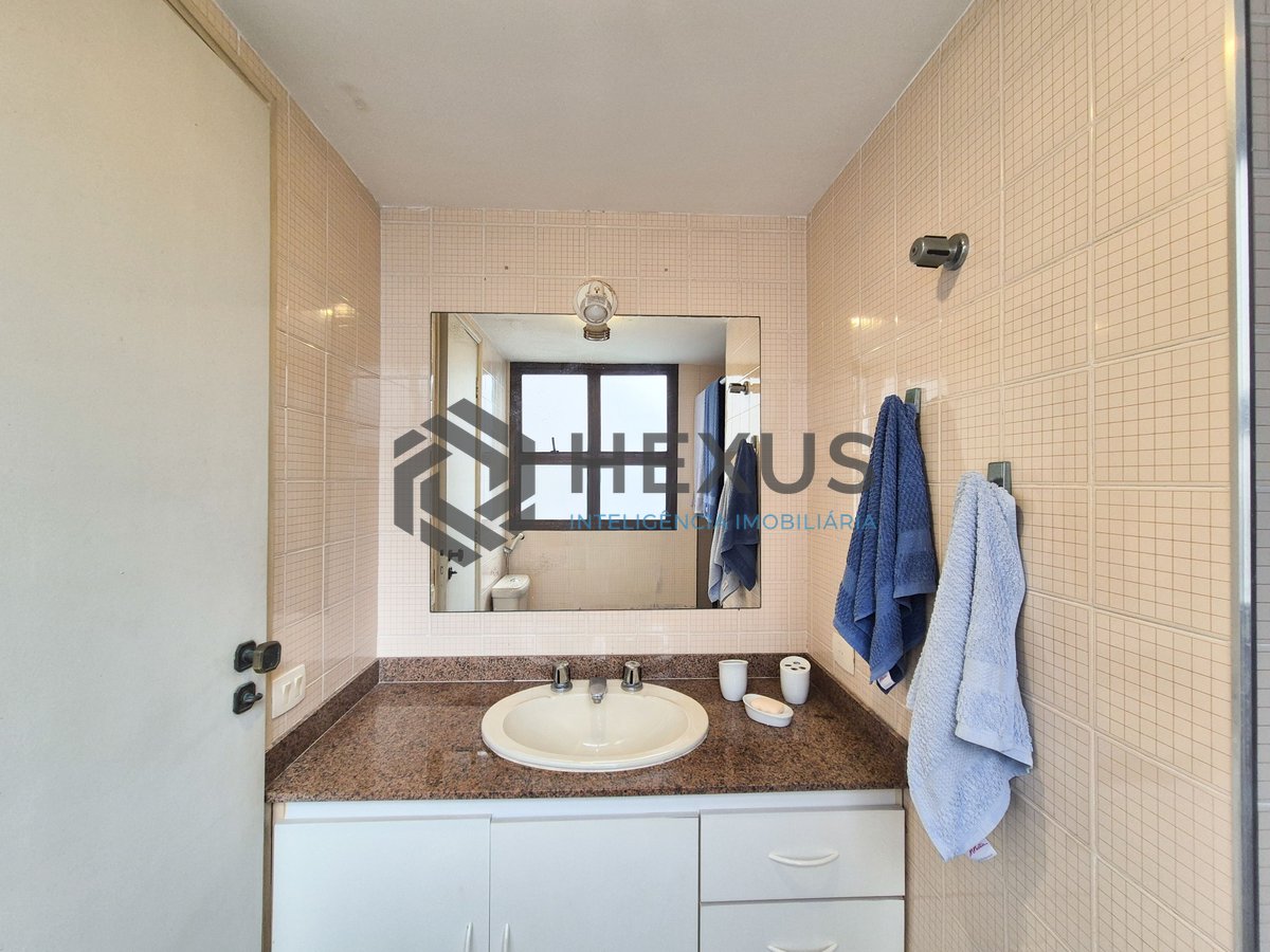 Foto 23 de Apartamento com varanda e lazer na Praia das Pitangueiras, Guaruja