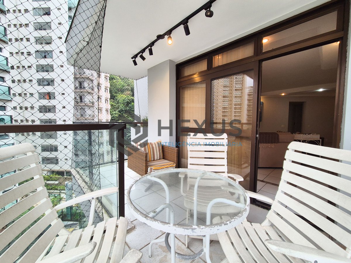 Foto 8 de Apartamento com varanda e lazer na Praia das Pitangueiras, Guaruja