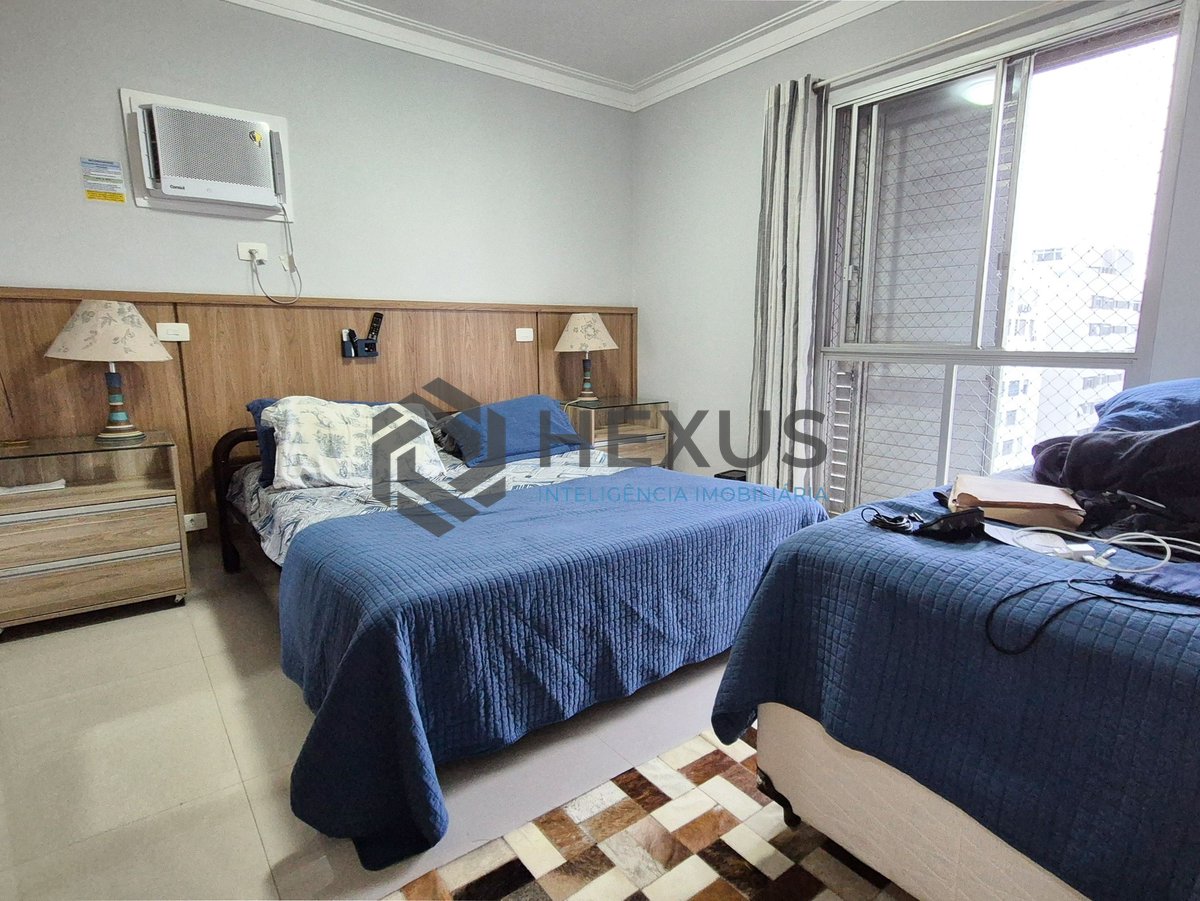 Foto 8 de Apartamento com varanda e lazer na quadra mar da Praia das Pitangueiras, Guaruja