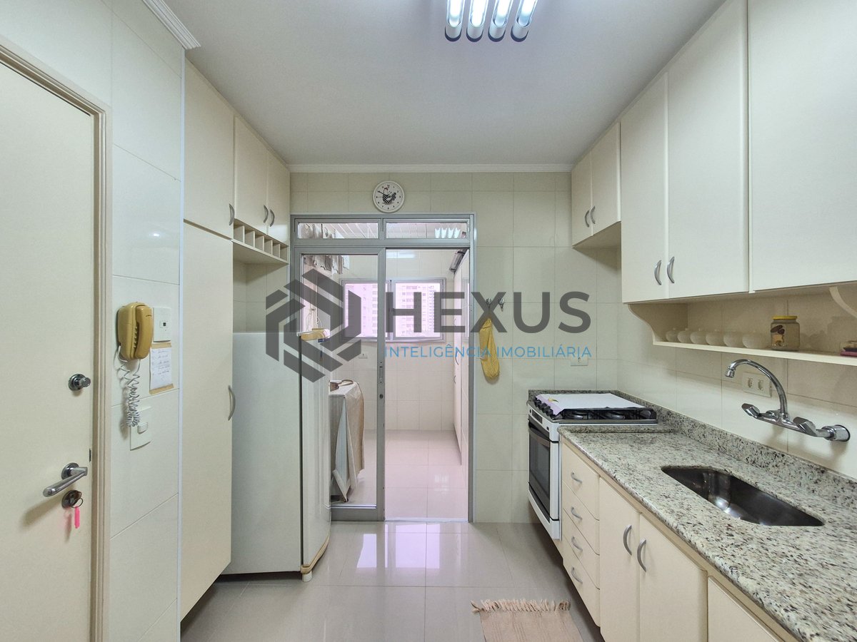 Foto 29 de Apartamento com varanda e lazer na Praia das Pitangueiras, Guaruja