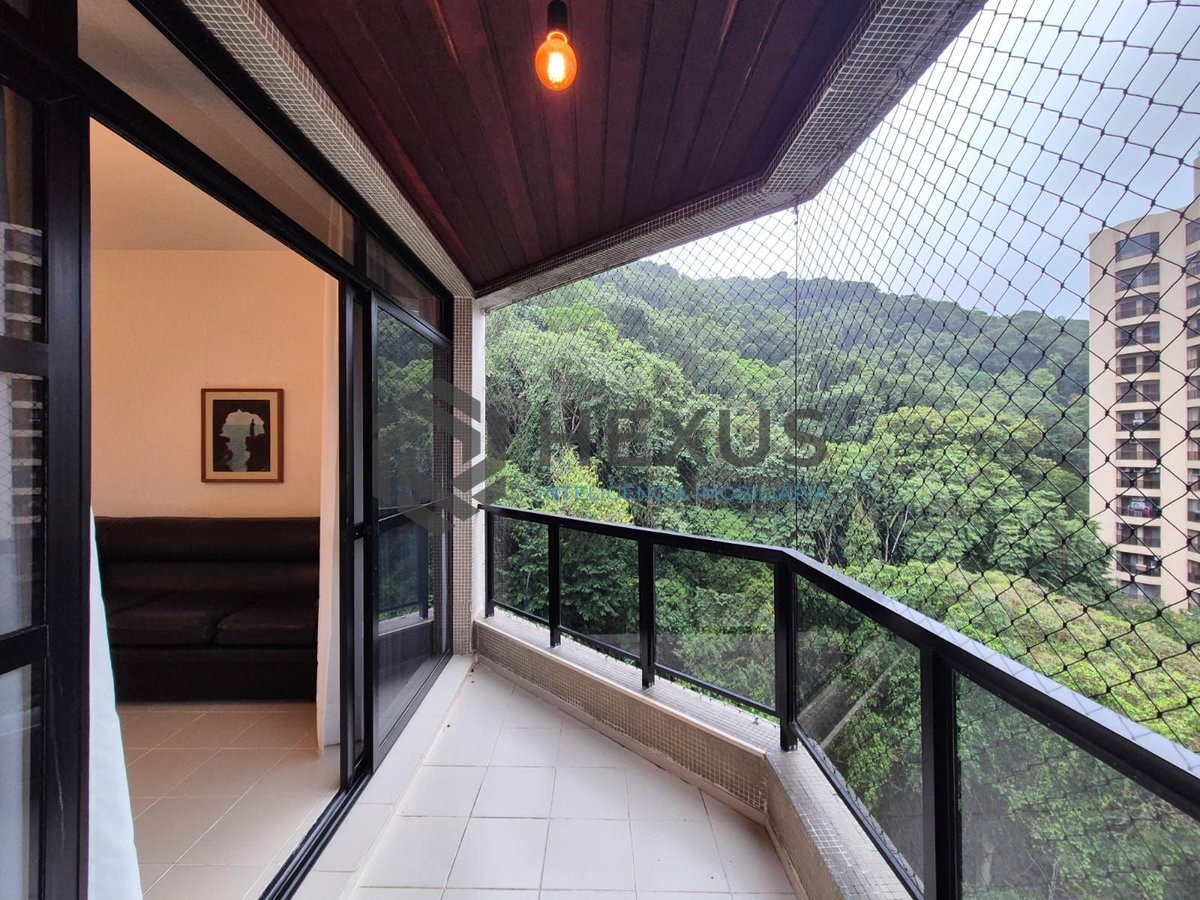 Foto 2 de Apartamento com varanda e lazer na Praia das Pitangueiras, Guaruja