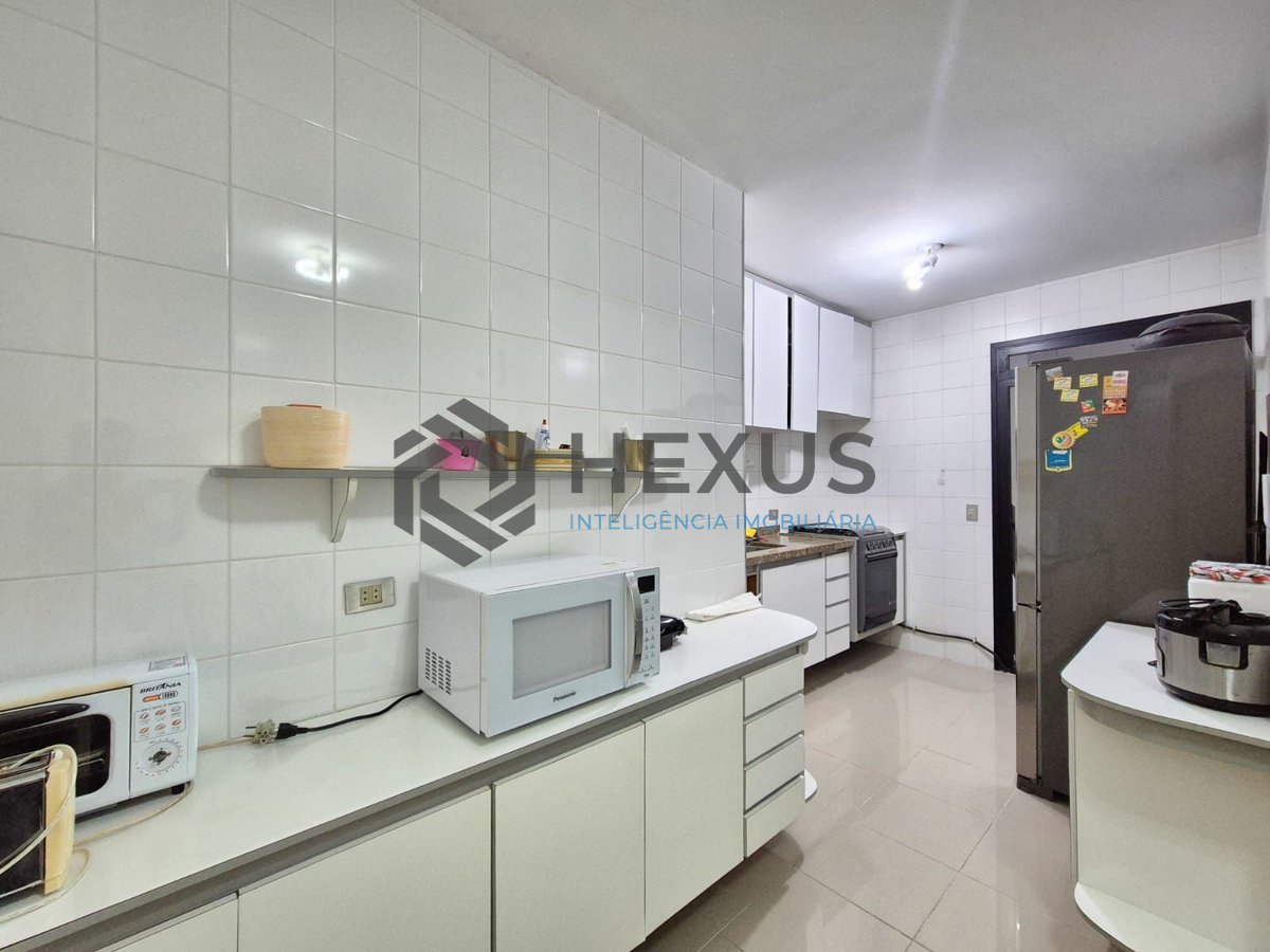 Foto 20 de Apartamento com varanda e lazer na Praia das Pitangueiras, Guaruja