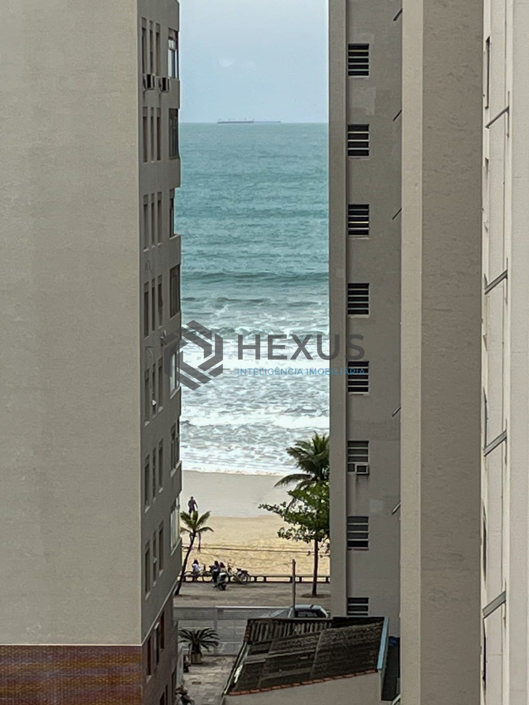 Foto 3 de Apartamento a uma quadra da Praia das Pitangueiras, Guaruja