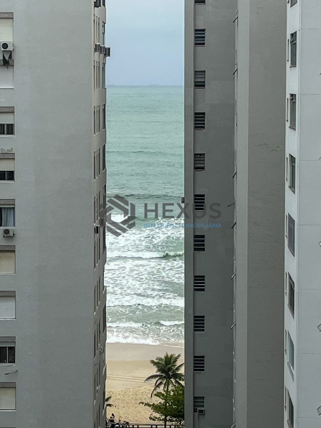 Foto 11 de Apartamento a uma quadra da Praia das Pitangueiras, Guaruja