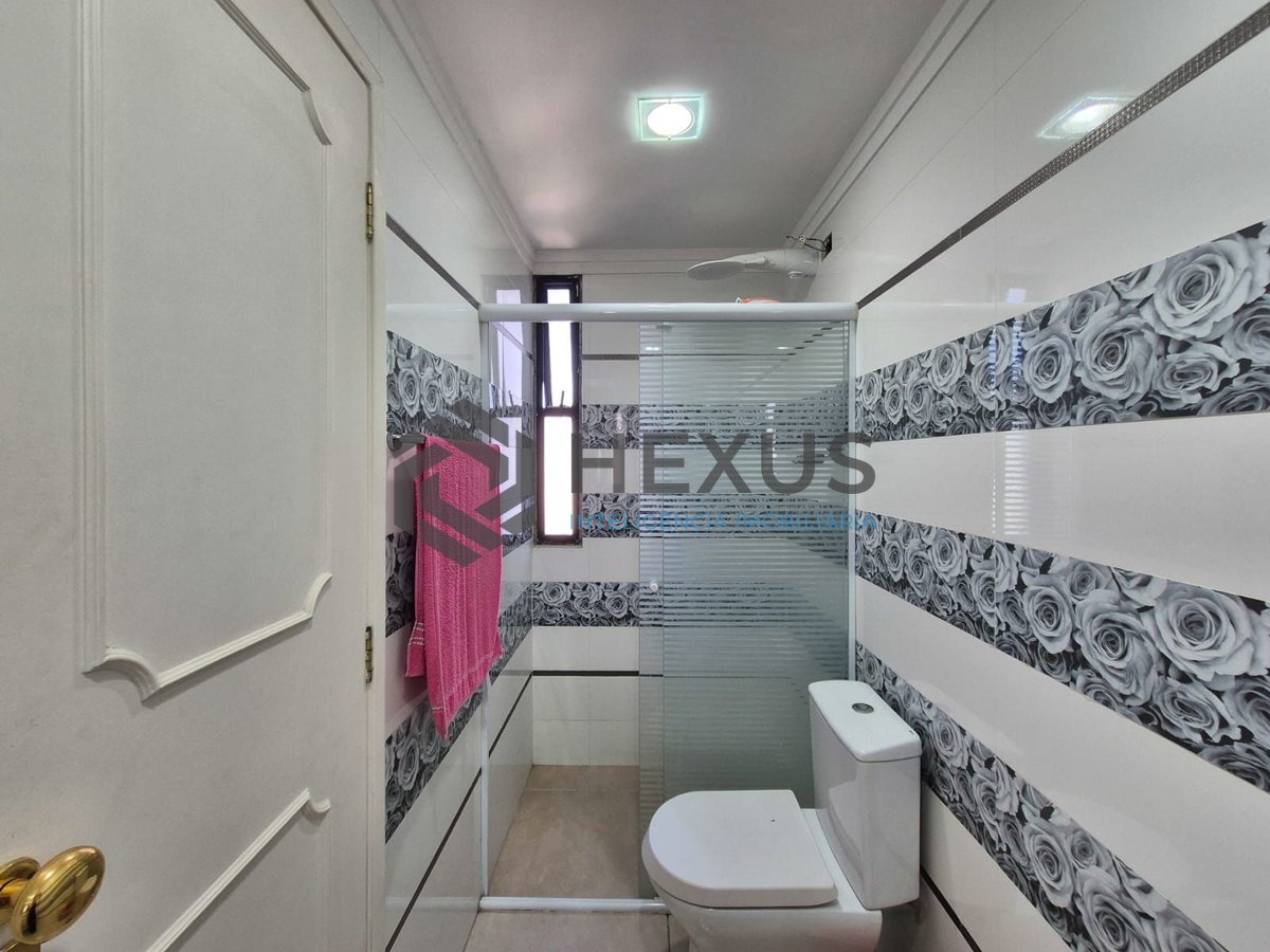 Foto 8 de Apartamento com varanda e lazer na Praia das Pitangueiras, Guaruja