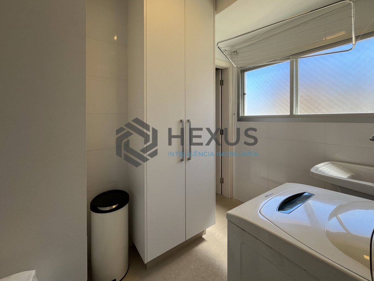 Foto 28 de Apartamento com varanda, vista mar e lazer na beira mar da Praia das Pitangueiras, Guaruja