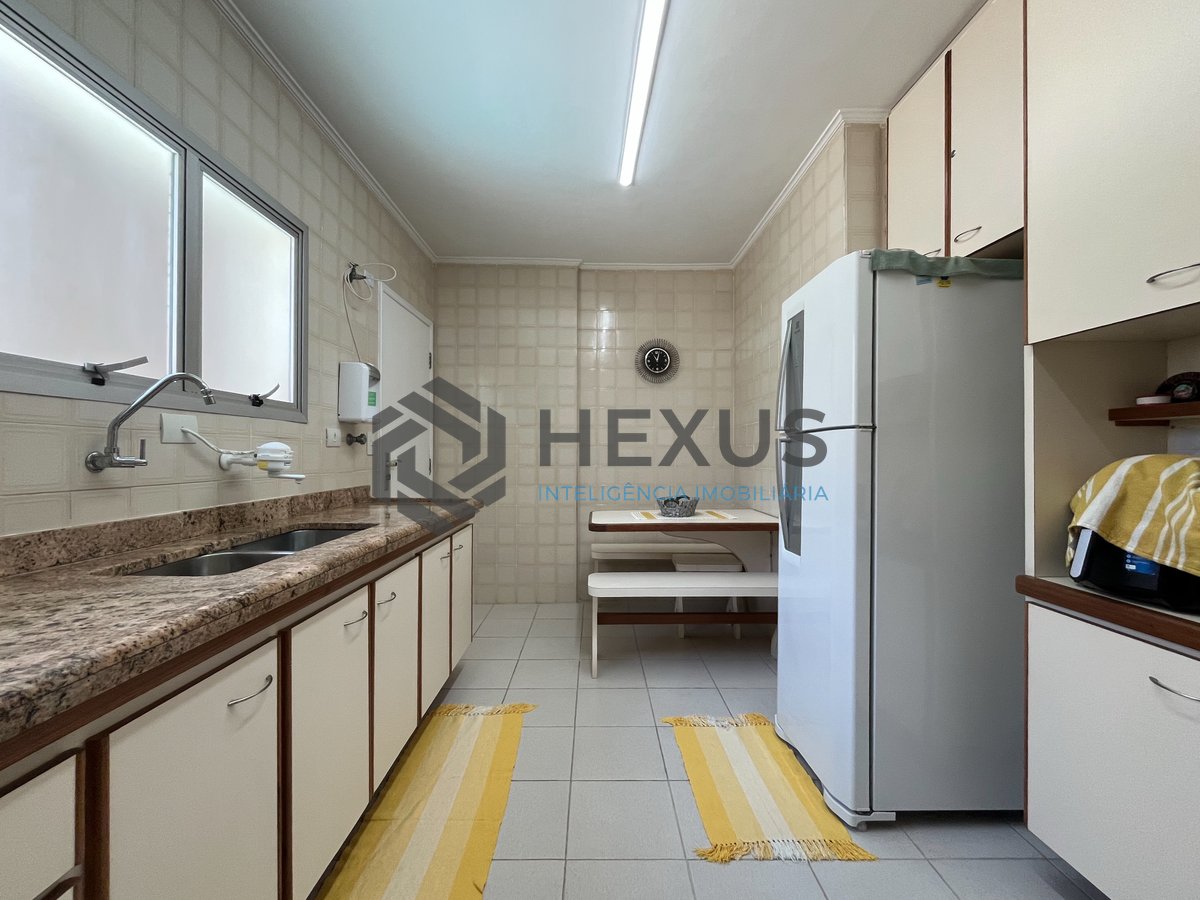 Foto 18 de Apartamento com varanda e vista mar na quadra mar da Praia das Pitangueiras, Guaruja