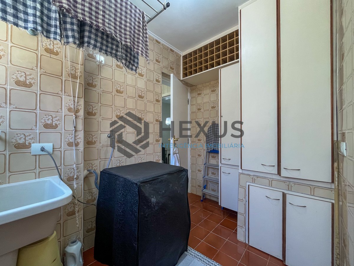 Foto 20 de Apartamento com varanda e vista mar na quadra mar da Praia das Pitangueiras, Guaruja