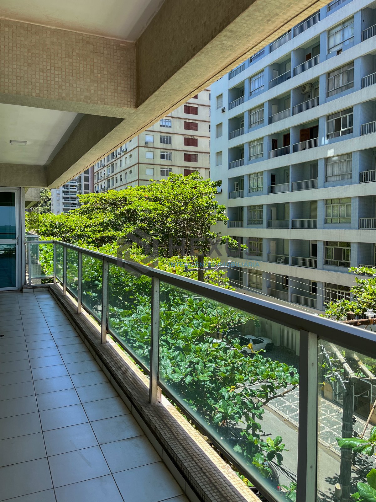Foto 7 de Apartamento com varanda e vista mar na quadra mar da Praia das Pitangueiras, Guaruja