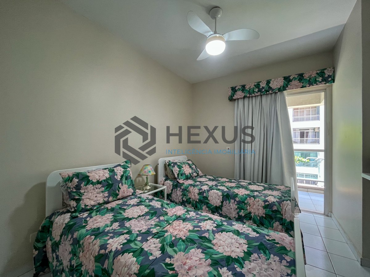 Foto 9 de Apartamento com varanda e vista mar na quadra mar da Praia das Pitangueiras, Guaruja