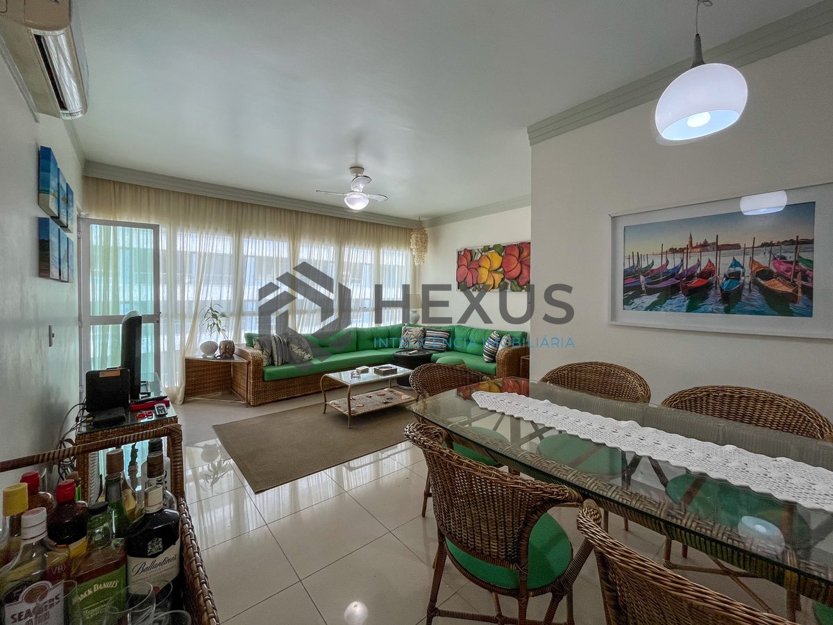 Foto 2 de Apartamento com varanda, lazer e vista mar na beira mar da Praia das Pitangueiras, Guaruja