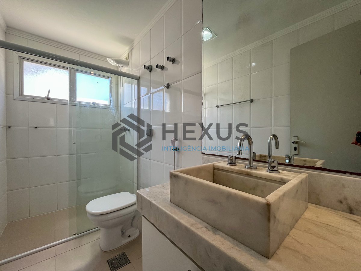 Foto 17 de Apartamento com varanda, lazer e vista mar na beira mar da Praia das Pitangueiras, Guaruja