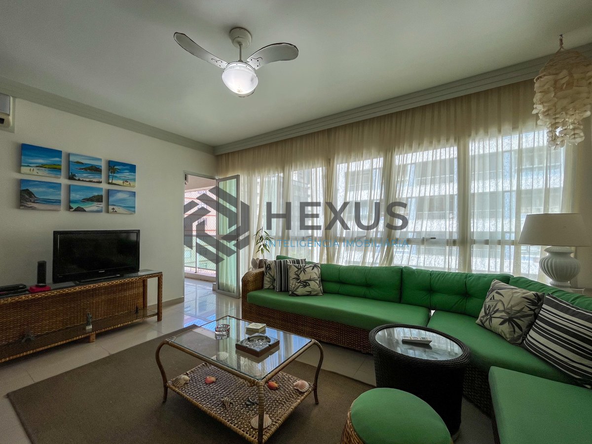 Foto 3 de Apartamento com varanda, lazer e vista mar na beira mar da Praia das Pitangueiras, Guaruja