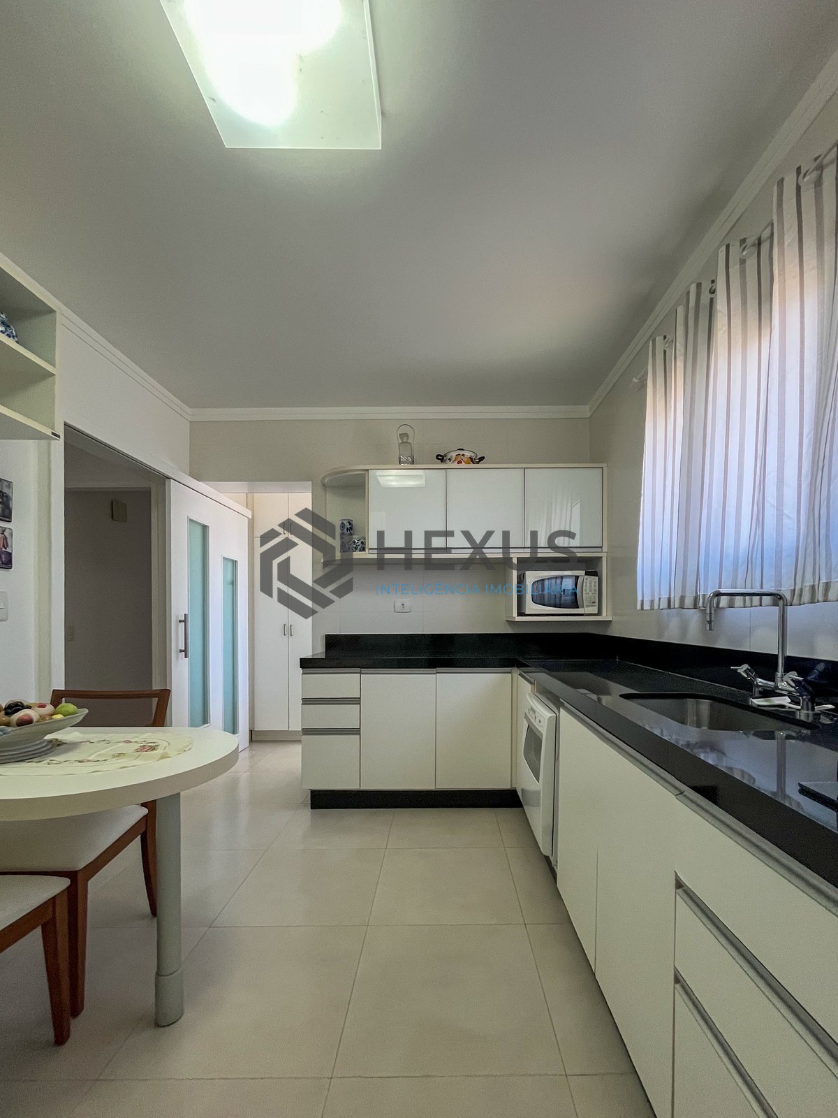 Foto 28 de Apartamento com varanda, lazer e vista mar na quadra mar da Praia das Pitangueiras, Guaruja