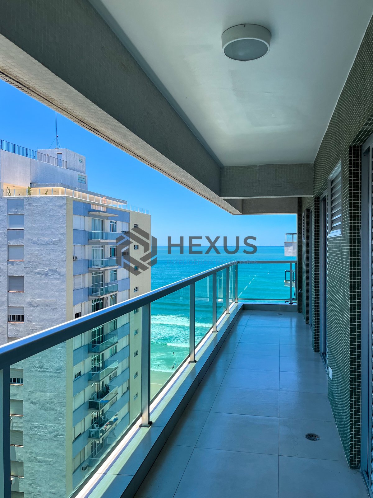 Foto 9 de Apartamento com varanda, lazer e vista mar na quadra mar da Praia das Pitangueiras, Guaruja