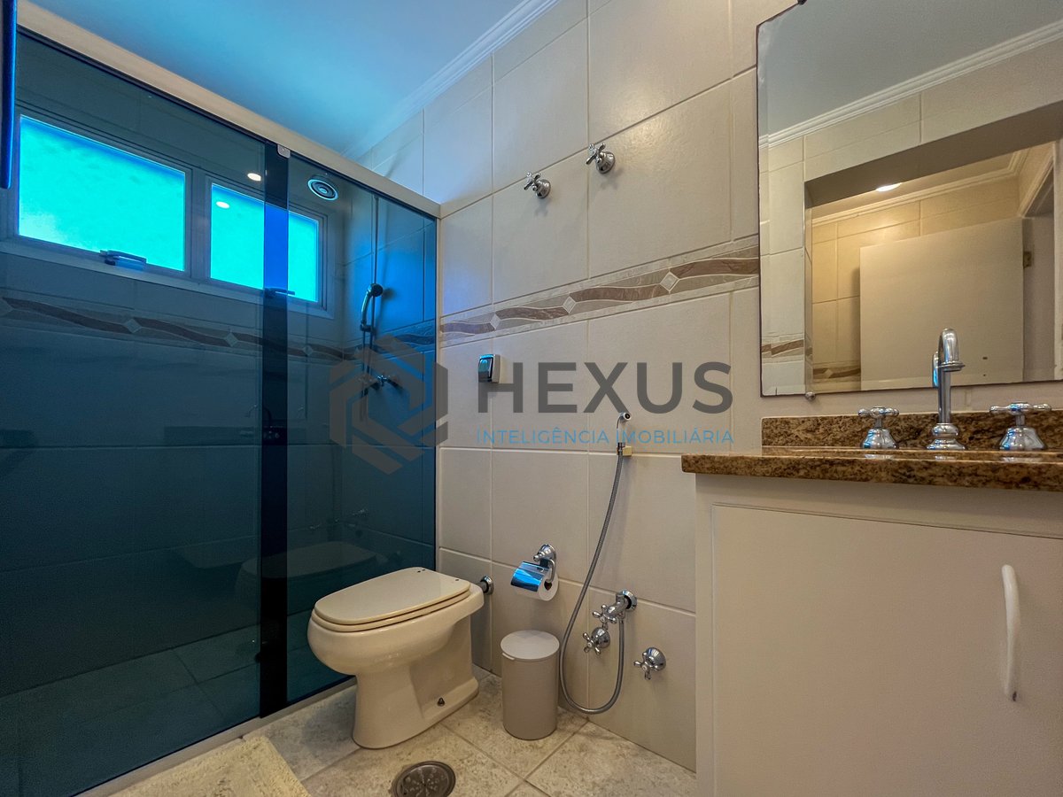 Foto 16 de Apartamento com varanda, lazer e vista mar na quadra mar da Praia das Pitangueiras, Guaruja