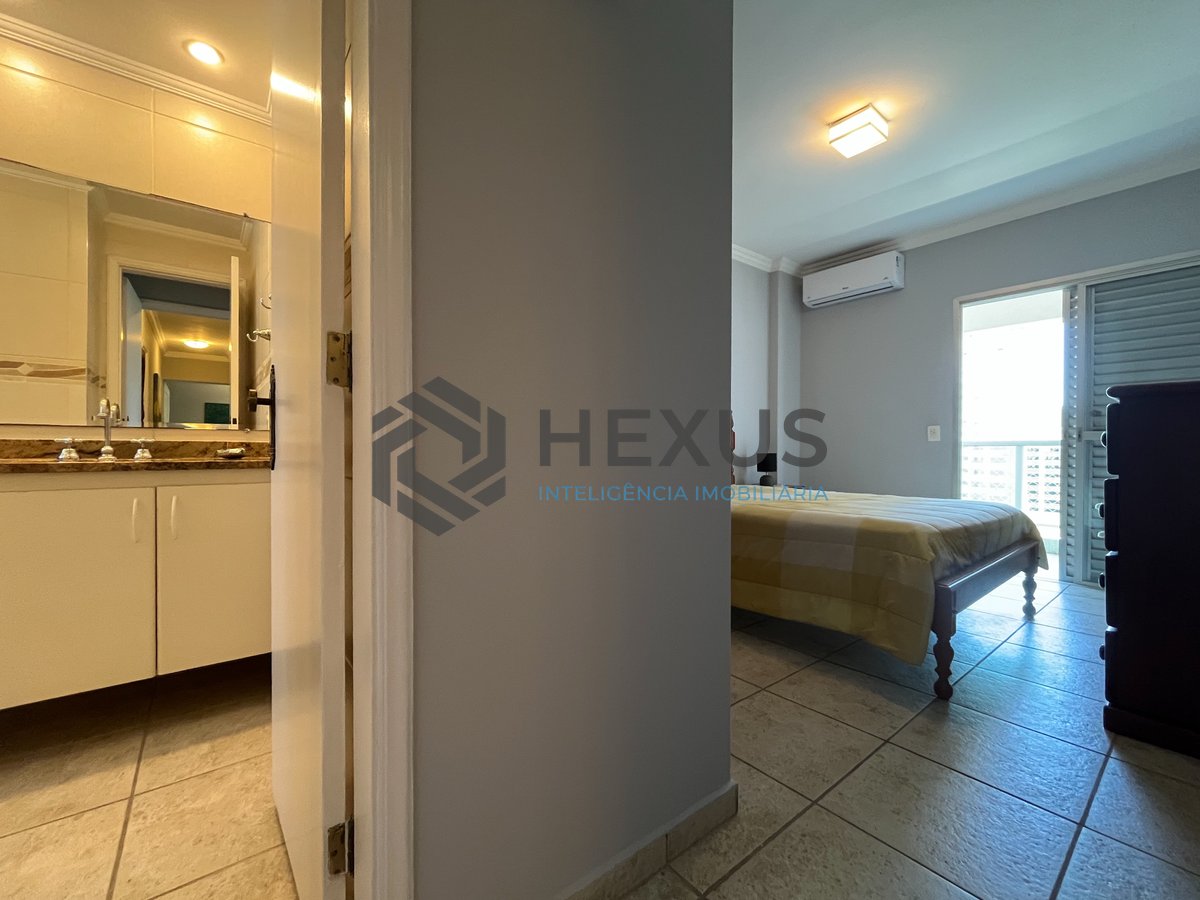 Foto 17 de Apartamento com varanda, lazer e vista mar na quadra mar da Praia das Pitangueiras, Guaruja