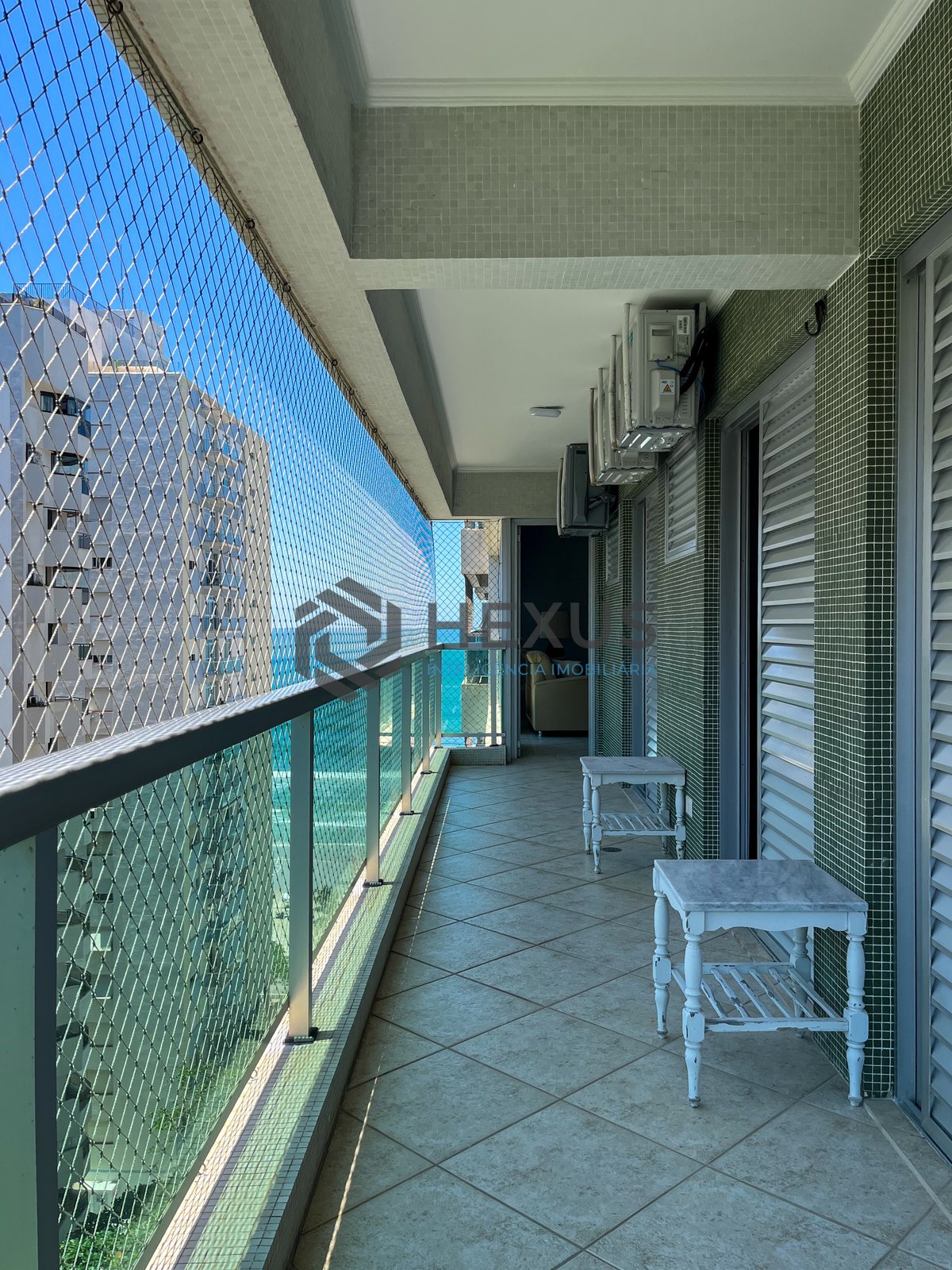 Foto 3 de Apartamento com varanda, lazer e vista mar na quadra mar da Praia das Pitangueiras, Guaruja