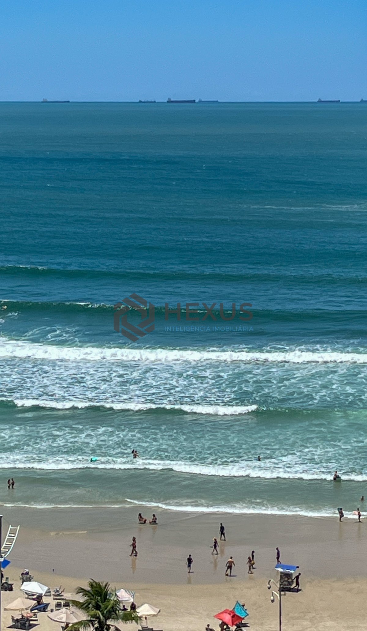 Foto 9 de Apartamento com varanda, lazer e vista mar na quadra mar da Praia das Pitangueiras, Guaruja