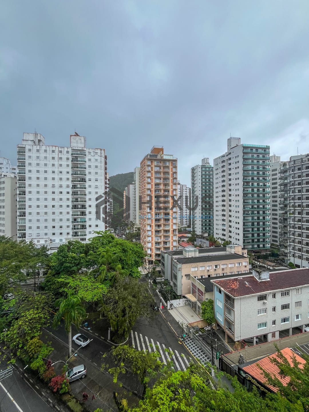Foto 6 de Apartamento com varanda a duas quadras da Praia das Pitangueiras, Guaruja