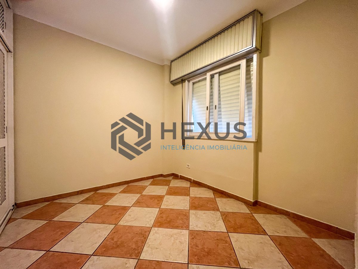 Foto 7 de Apartamento com varanda a duas quadras da Praia das Pitangueiras, Guaruja