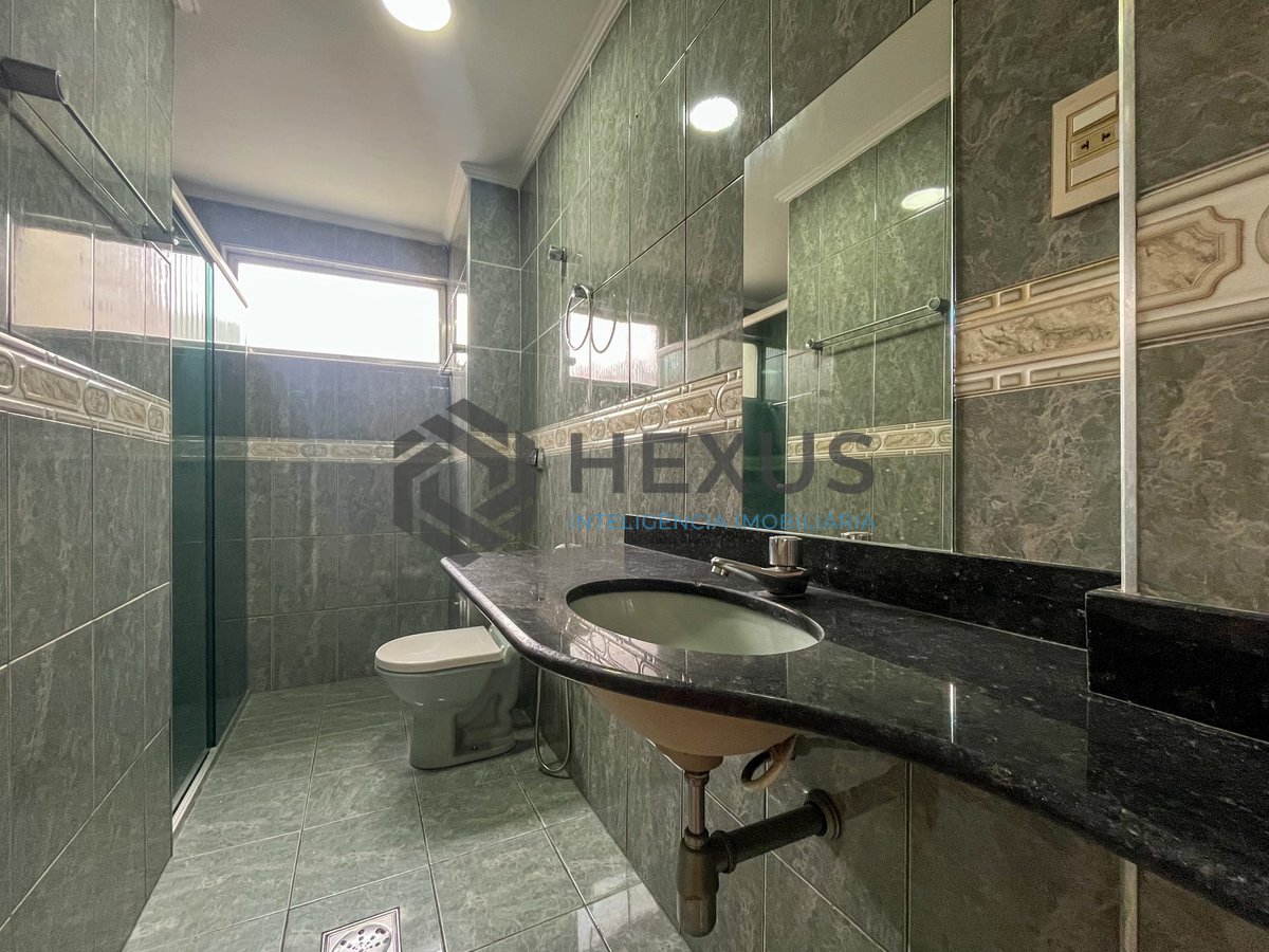 Foto 9 de Apartamento com varanda a duas quadras da Praia das Pitangueiras, Guaruja
