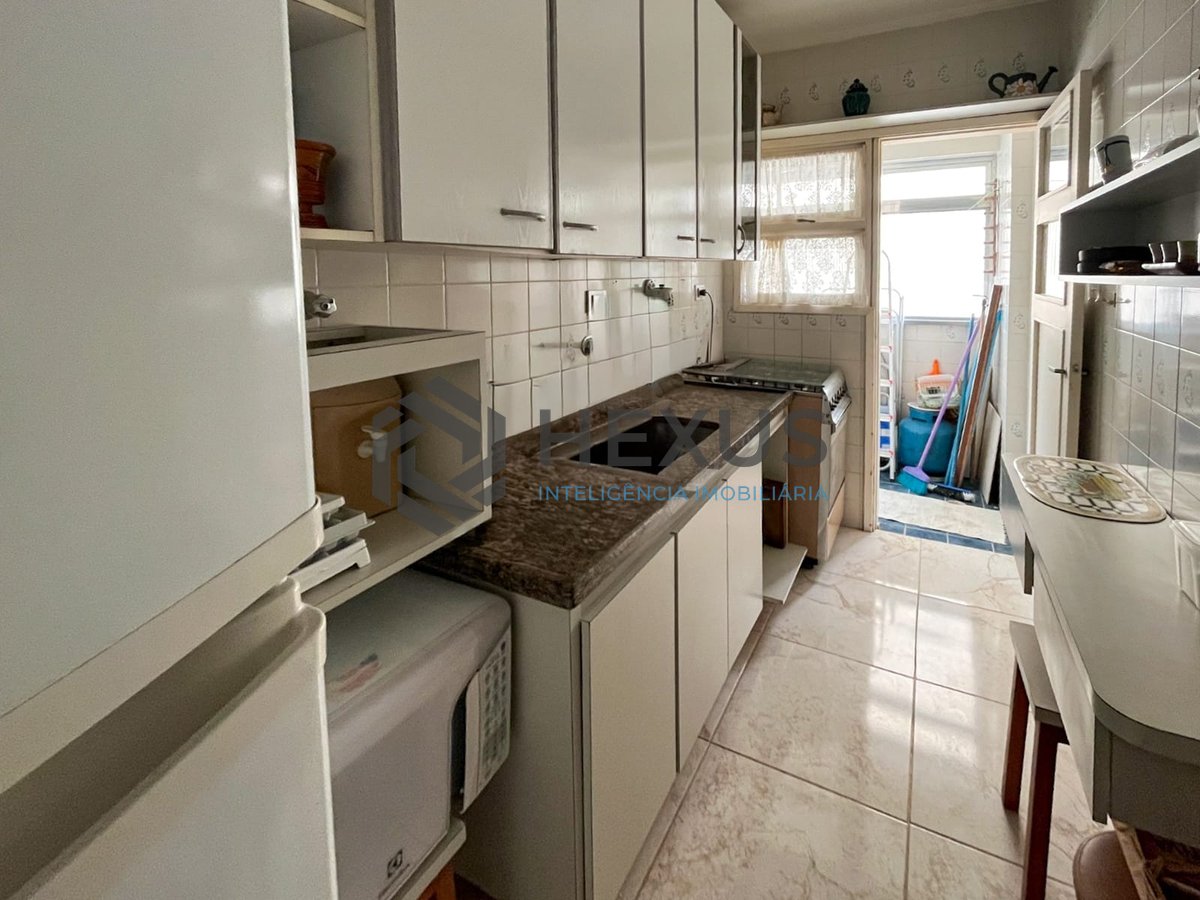 Foto 10 de Apartamento a duas quadras da Praia das Pitangueiras, Guaruja