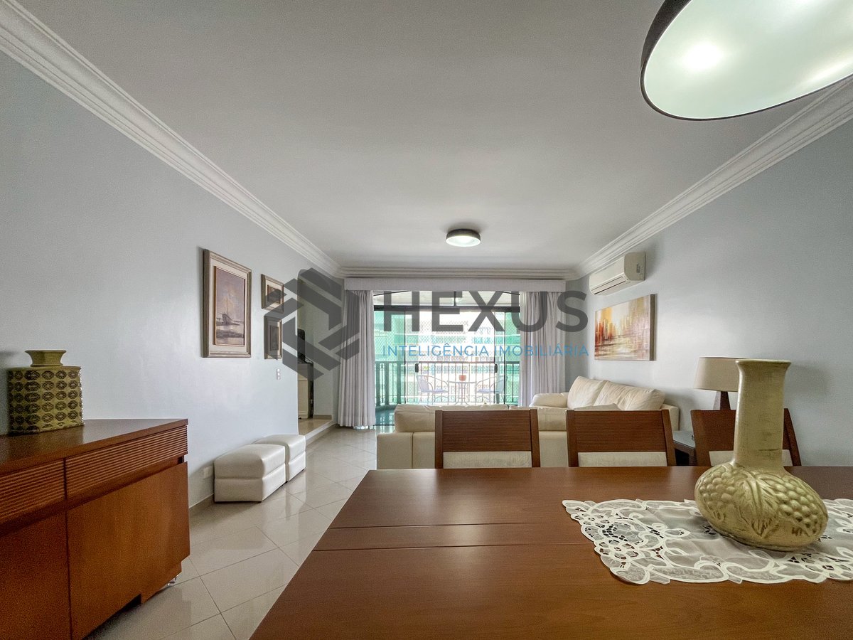 Foto 2 de Apartamento com varanda e vista mar na quadra mar da Praia das Pitangueiras, Guaruja